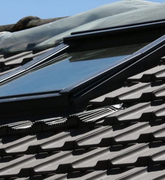 fenetre de toit a energie solaire fenetre de toit velux