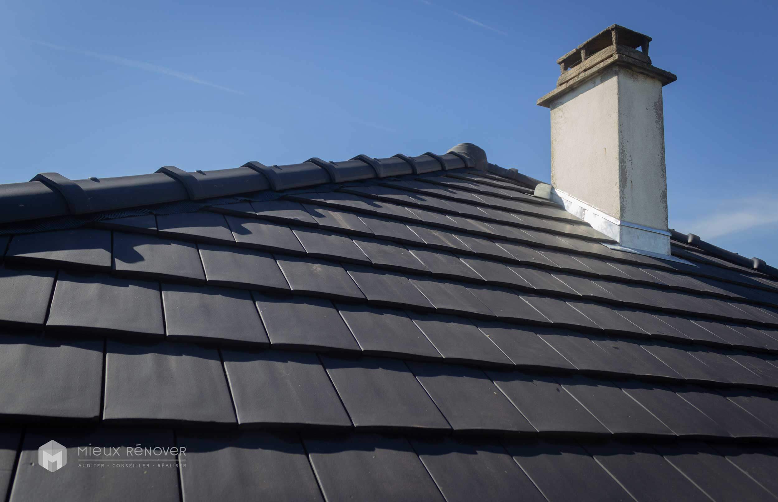 Rénovation de toiture en Essonne après nettoyage des tuiles