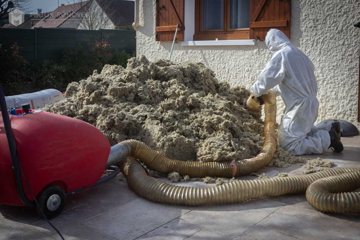 Travaux de soufflage de laine de roche